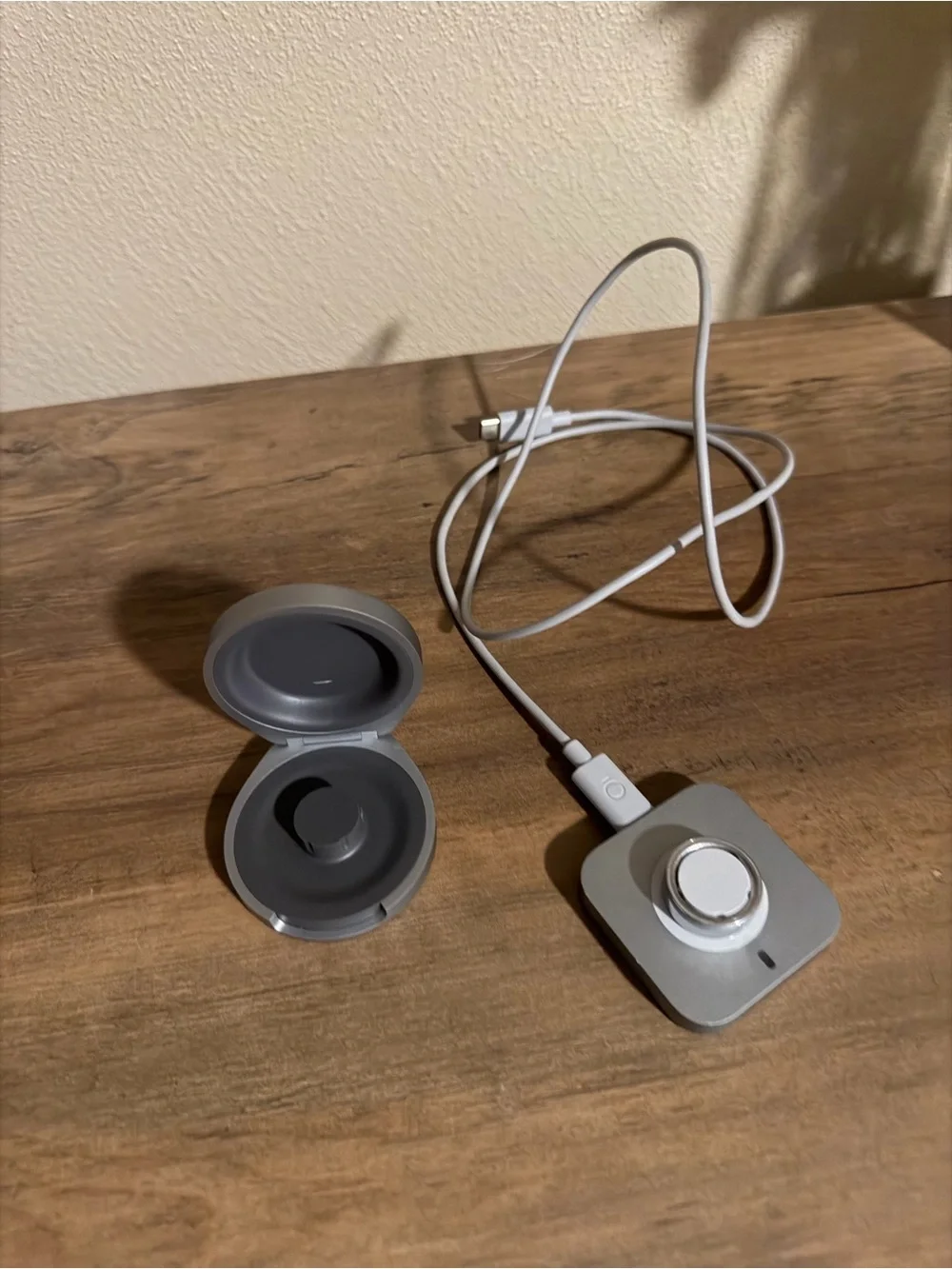 Oura ring 4 size 7 with charger. Portable charging case.